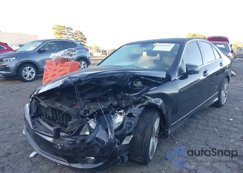 2010 Mercedes-Benz C 300 Luxury/Sport z USA, uszkodzony, nr VIN WDDGF5EB9AR102405